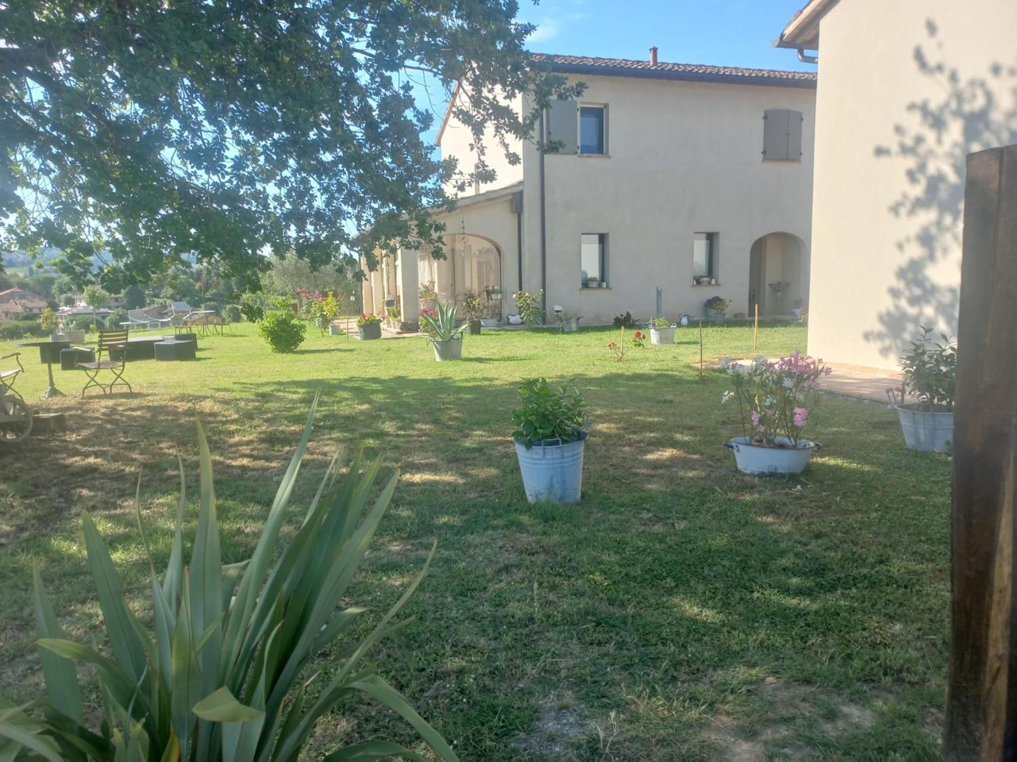 Beb Montefratta Bed & Breakfast Fratta Terme Bagian luar foto