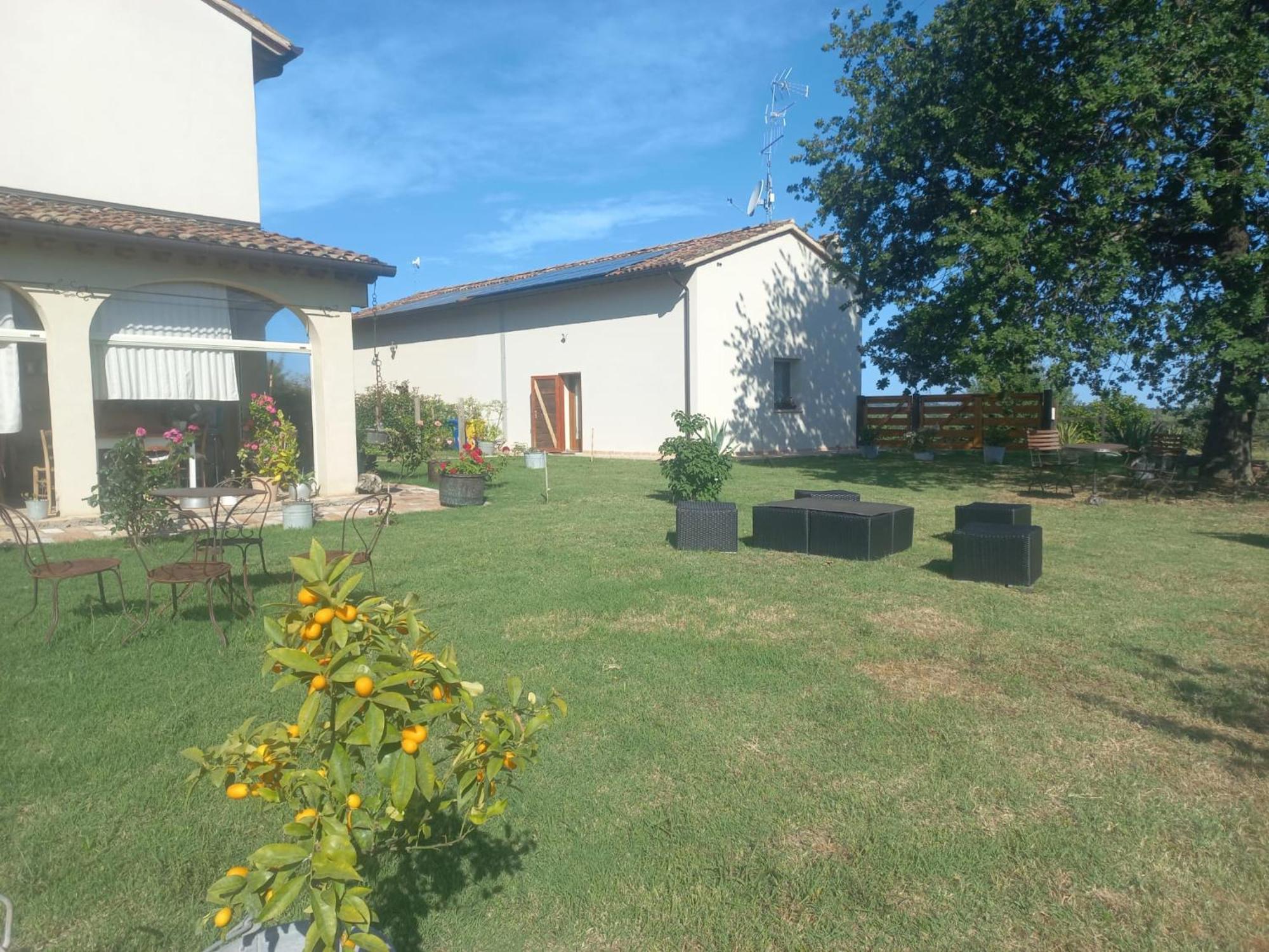 Beb Montefratta Bed & Breakfast Fratta Terme Bagian luar foto