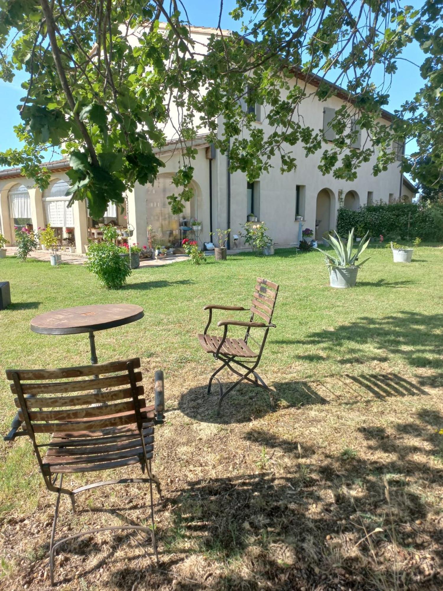 Beb Montefratta Bed & Breakfast Fratta Terme Bagian luar foto